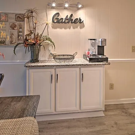 Myrtle Beach Condo With On-Site Pool And Beach Access